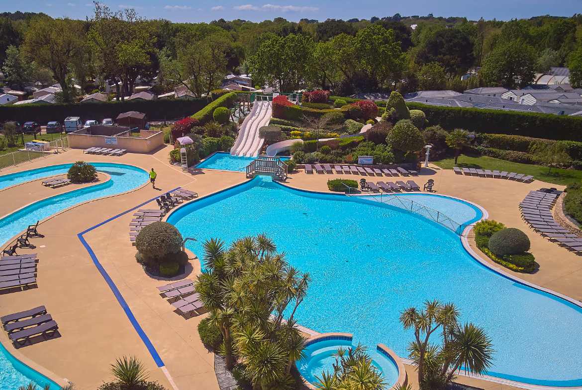 La Grande Metairie Swimming Pool and Slides