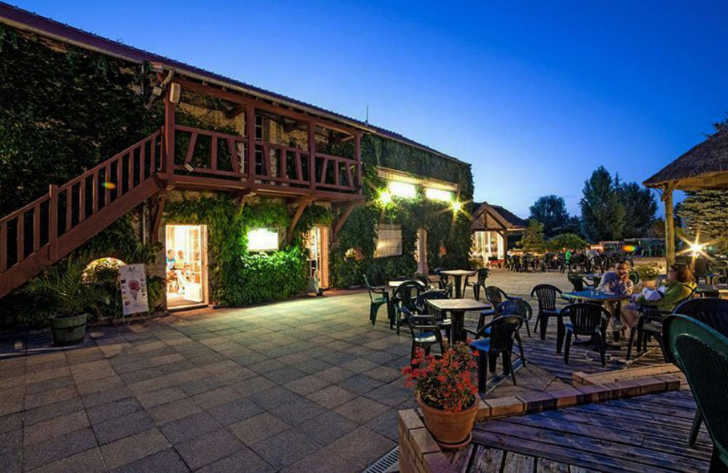 Camping Bois du Bardelet Evening Dining