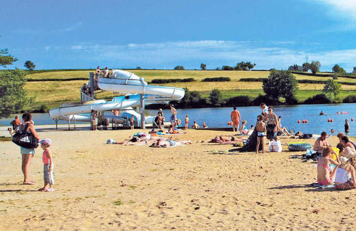 Camping de l’Etang de Fouche Lake Beach