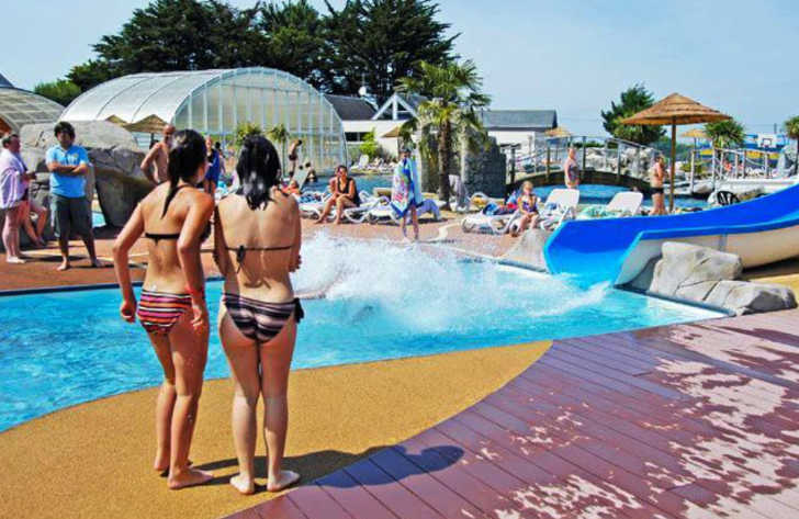 Camping Domaine de Leveno Poolside