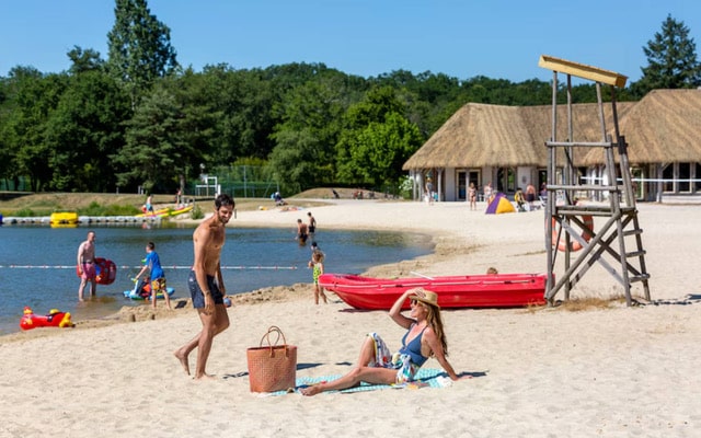 Camping Les Alicourts Lake Beach