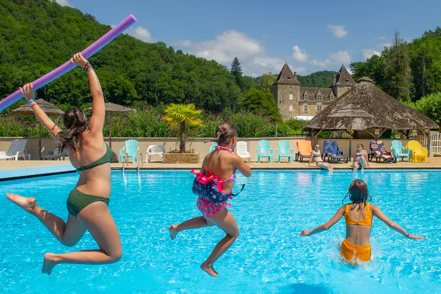 Fun in the pool at Camping Chateau du Gibanel
