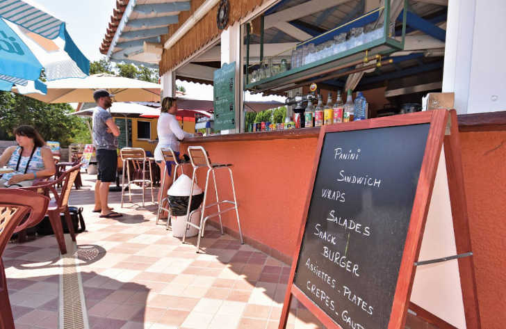 Le Bois de Valmarie Pool Bar