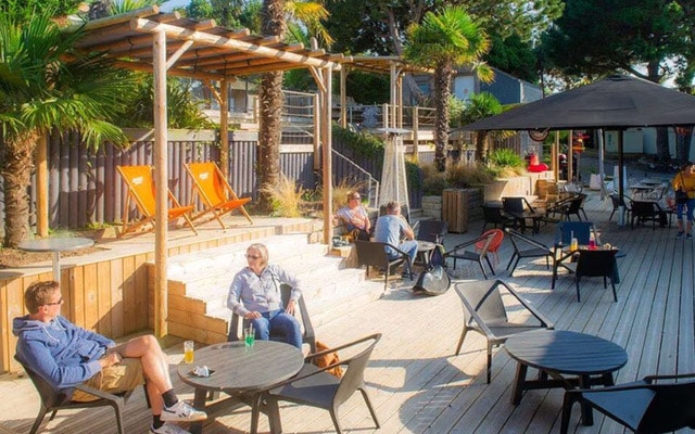 Le Châtelet Bar Area
