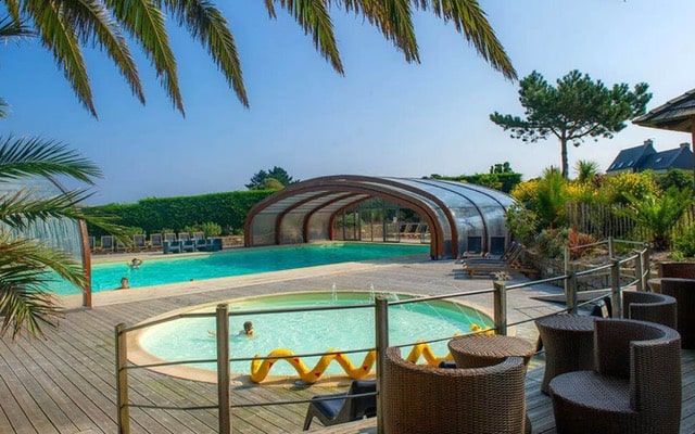 Le Châtelet Swimming Pool