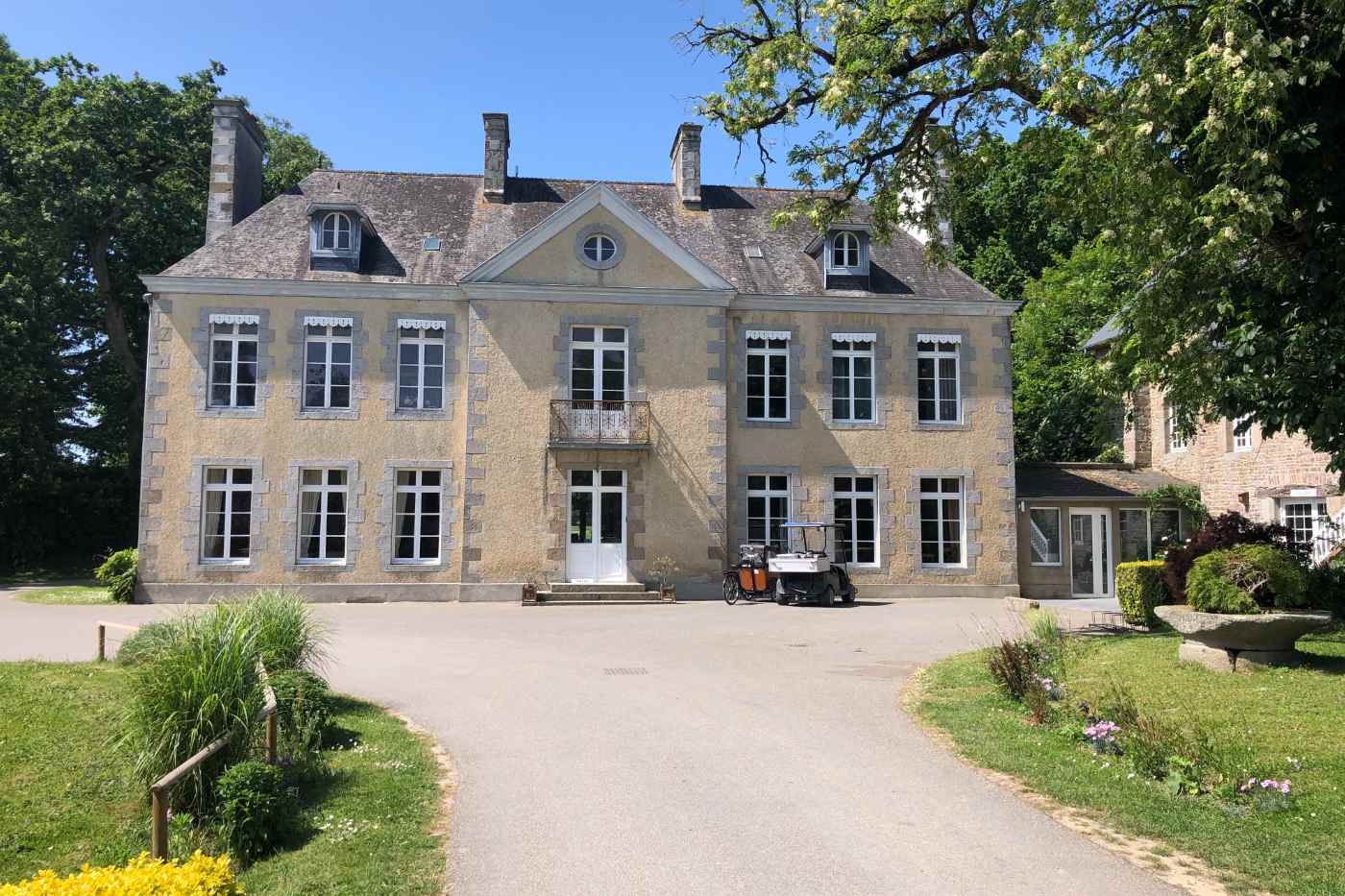 The best campsite in normandy Chateau Lez Eaux campsite