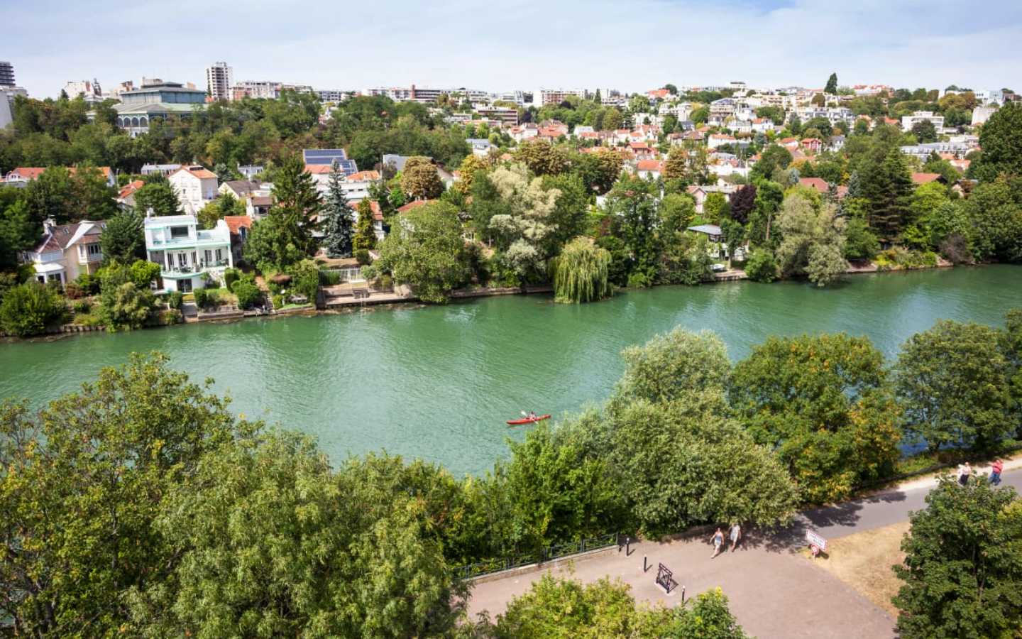 Paris Est River